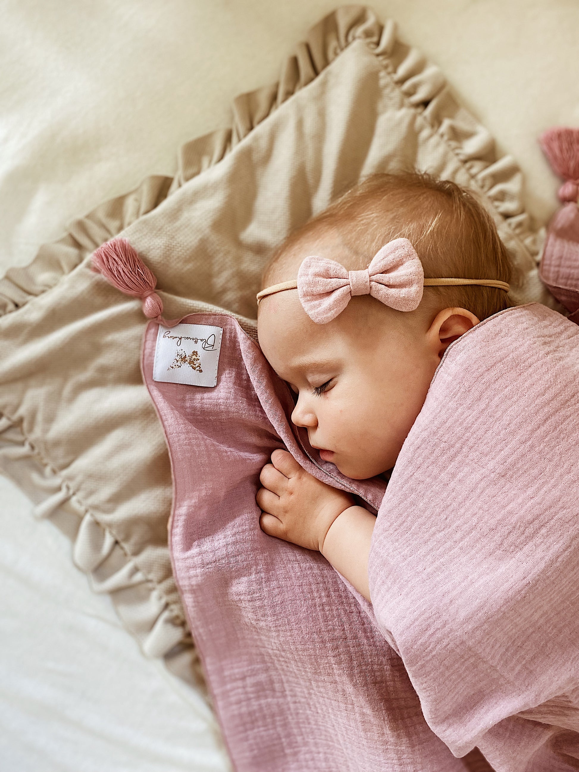 Musselin Babydecke
Musselin Decke
Musselin Babydecke Sommer
Musselin Decke Baby
Musselintuch Baby
Musselintuch Baby Rosa
Musselintuch Baby Beige
XL Musselintuch
Kuschelweiche Baby Musselintücher
Pucktuch Baby Musselin
Stilltuch Baby Musselin
Kuscheltuch Baby