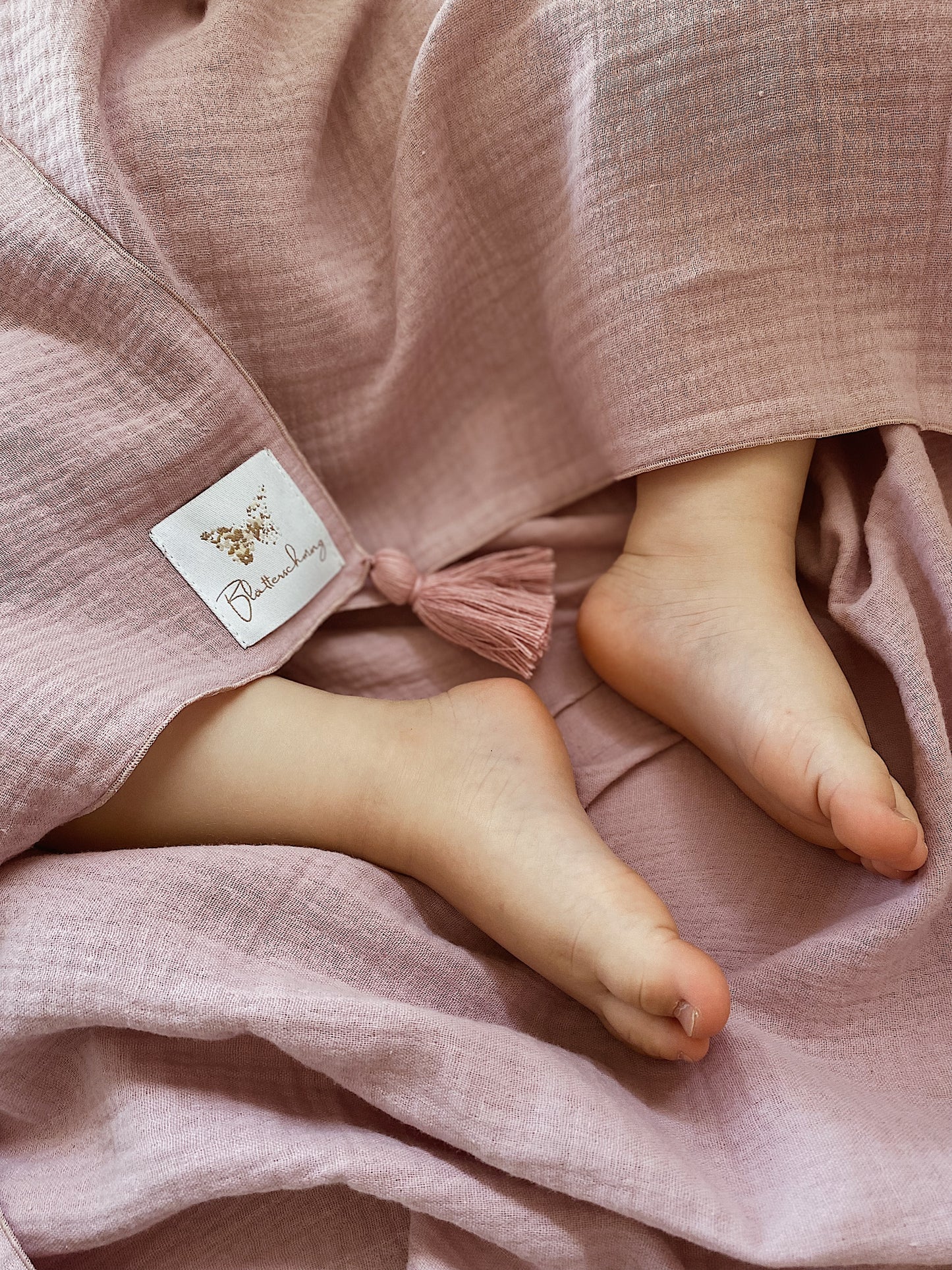 Musselin Babydecke
Musselin Decke
Musselin Babydecke Sommer
Musselin Decke Baby
Musselintuch Baby
Musselintuch Baby Rosa
Musselintuch Baby Beige
XL Musselintuch
Kuschelweiche Baby Musselintücher
Pucktuch Baby Musselin
Stilltuch Baby Musselin
Kuscheltuch Baby