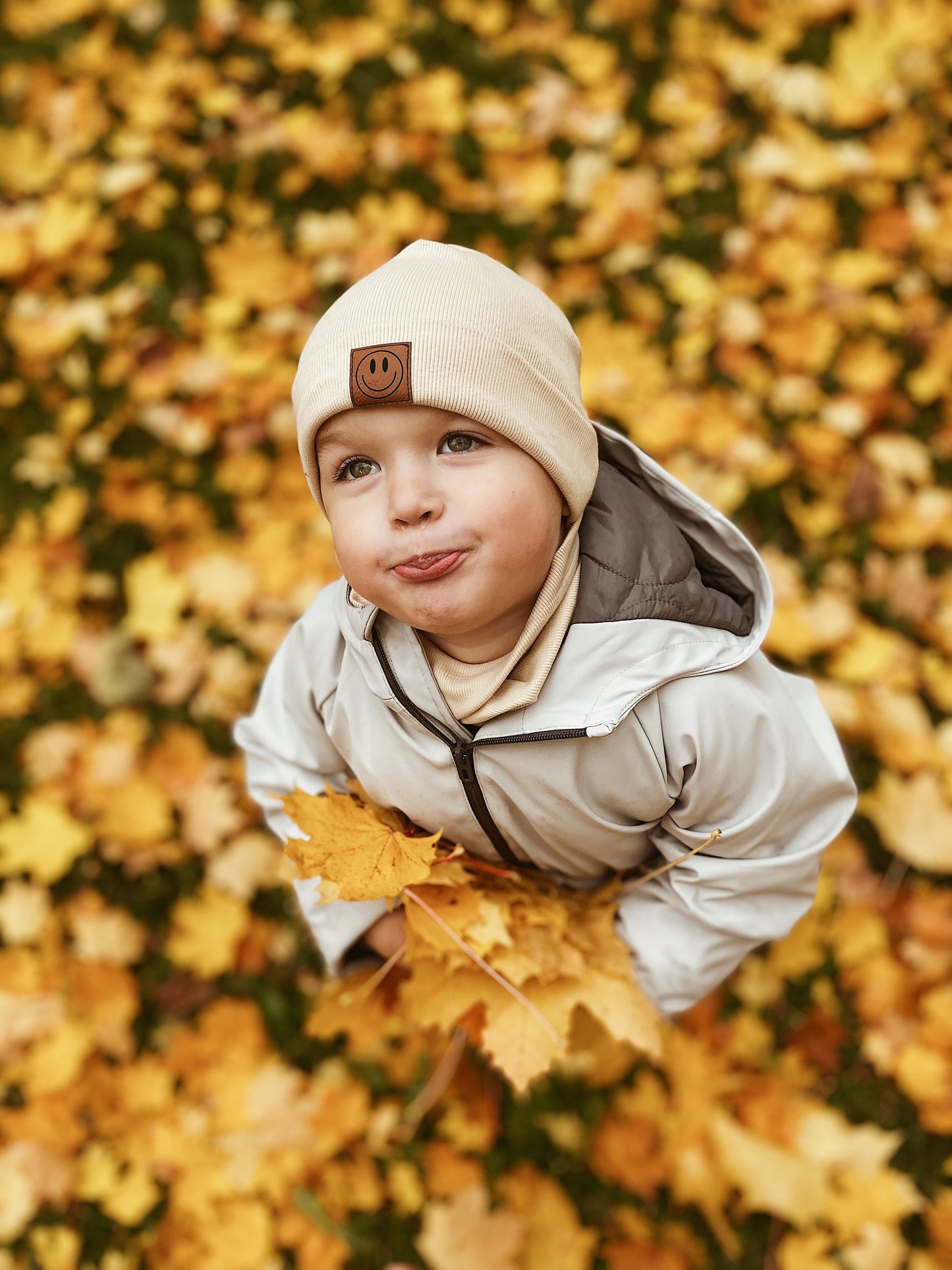 Set: Gerippte Beanie Mütze mit Loop Schal für Babys & Kinder - Motiv Smile