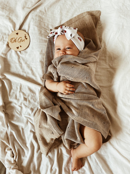Babydecke Merinwolle
Babydecke Merinowolle gestrickt
Babydecke Merinowolle Sommer
Babydecke Merinowolle Sand
Babydecke Merinowolle Sale
Strickdecke Baby
Kuscheldecke Baby
Erstausstattung Baby 