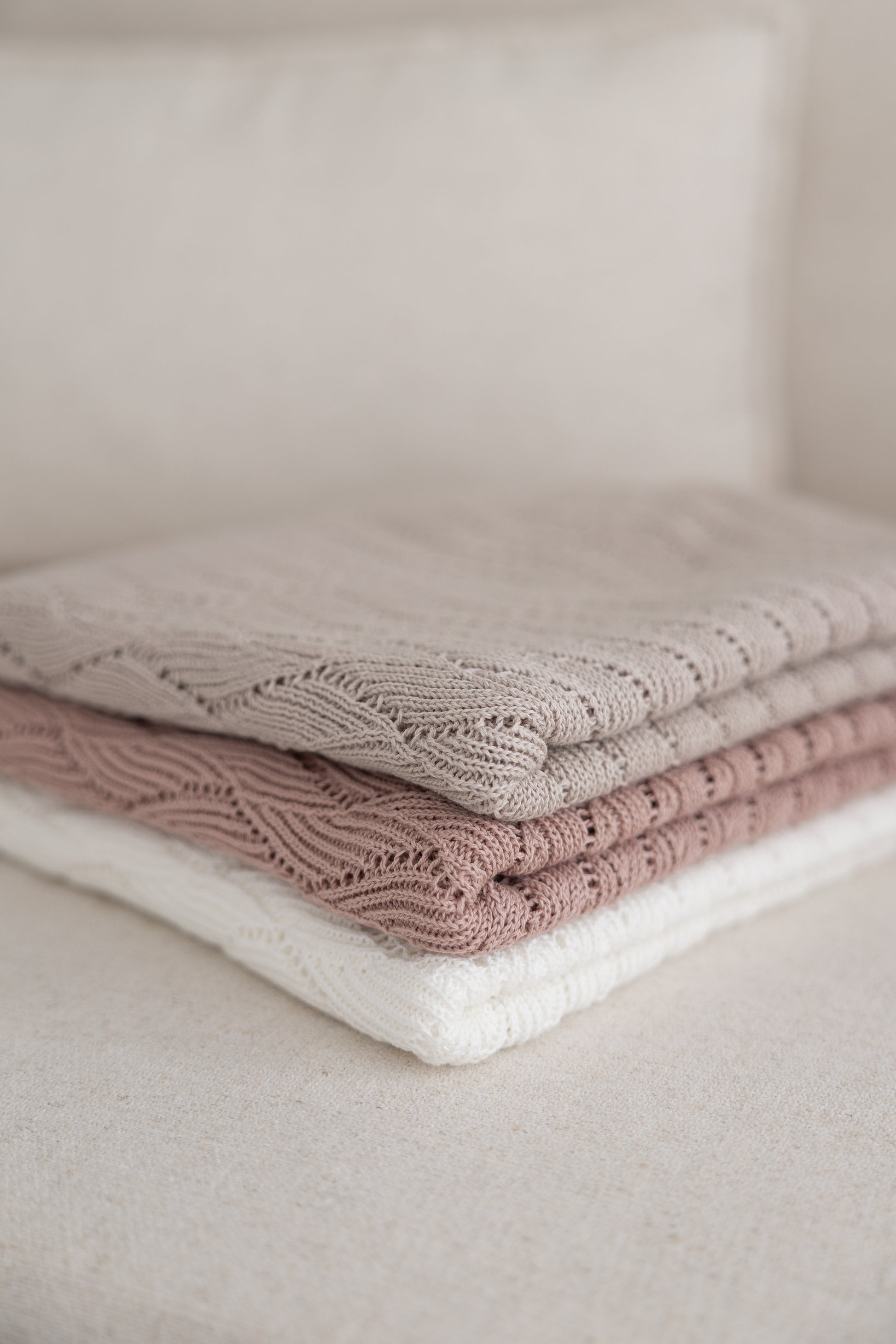 Babydecke Baumwolle rosa
Sommerdecke Baby rosa
Babydecke rosa
Kuscheldecke Baby rosa
Strickdecke Baby rosa
Gestrickte Babydecke rosa
Blätterschming Babydecke